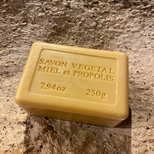 Savon au miel de thym et à la propolis - parfum verveine -